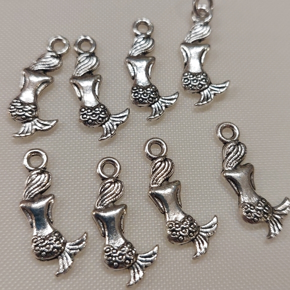 ALL Jewelry Making Supplies, mermaids,shells, mermaid hearts, 49 pcs. - Picture 2 of 9